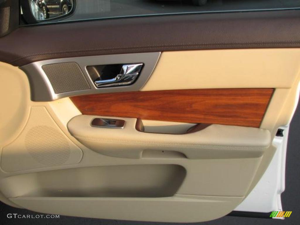 2009 Jaguar XF Luxury Champagne/Truffle Door Panel Photo #49608586