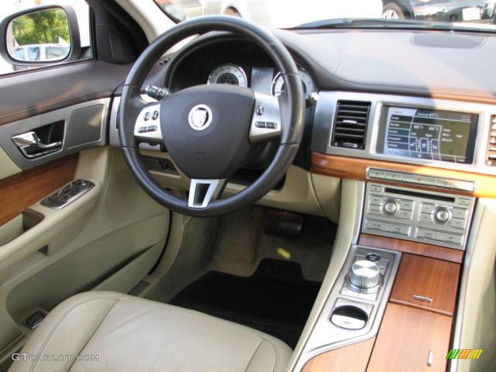 2009 Jaguar XF Luxury Champagne/Truffle Dashboard Photo #49608598