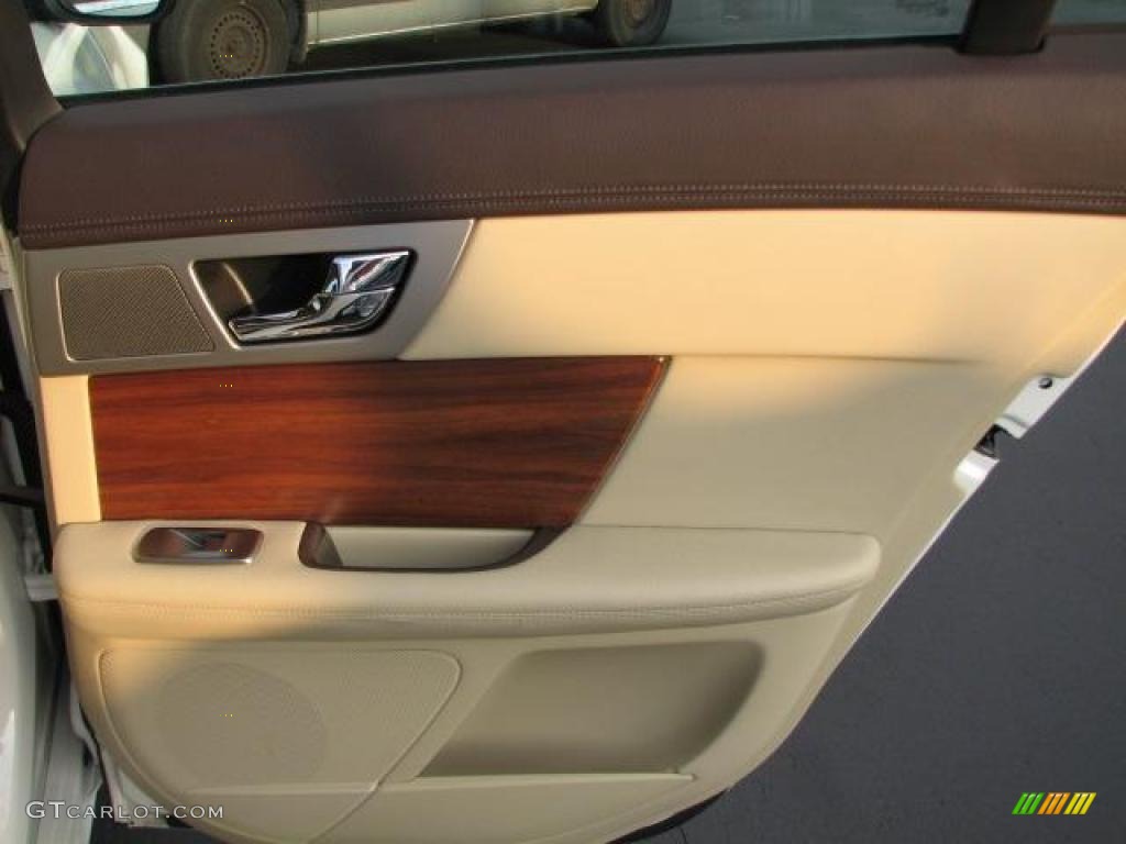 2009 Jaguar XF Luxury Champagne/Truffle Door Panel Photo #49608727
