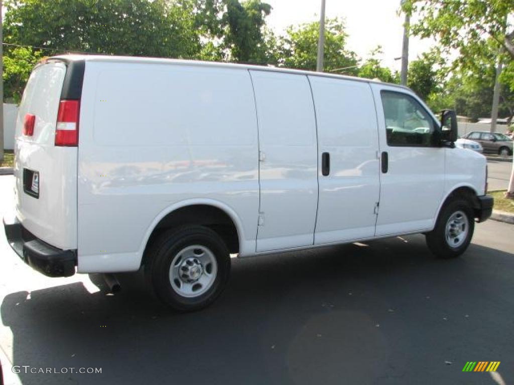 2007 Express 2500 Cargo Van - Summit White / Medium Pewter photo #10