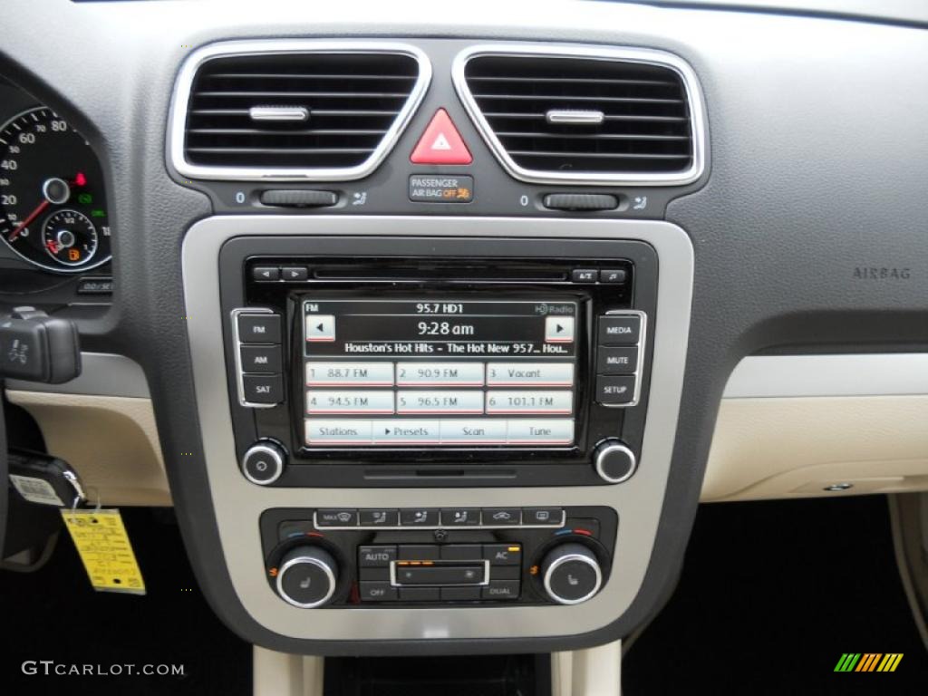 2012 Volkswagen Eos Komfort Controls Photo #49613392