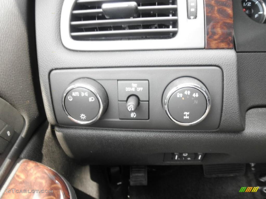 2011 GMC Sierra 2500HD Denali Crew Cab 4x4 Controls Photo #49617232