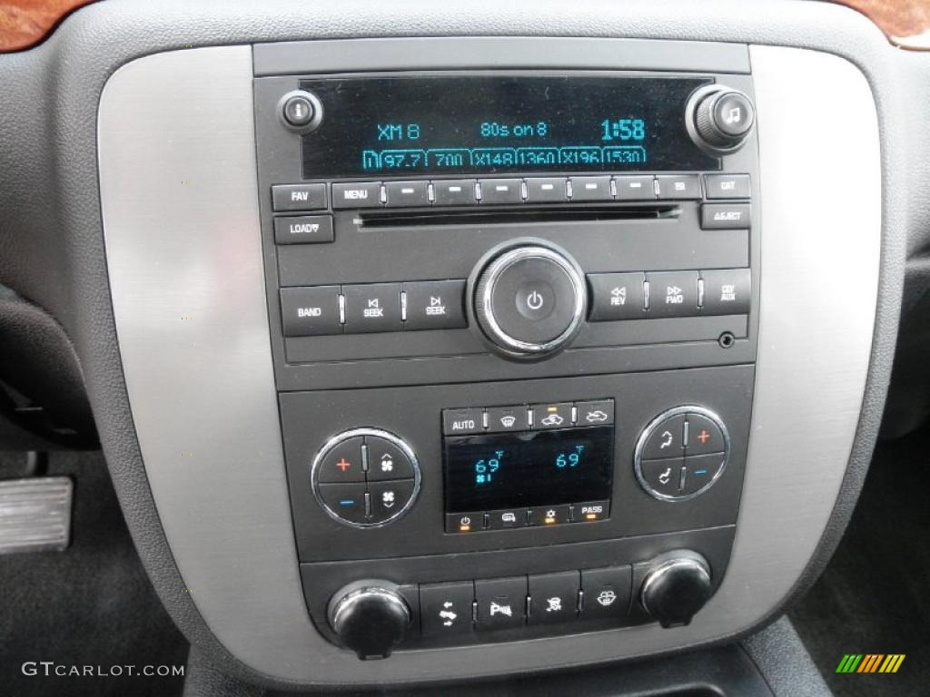 2008 GMC Sierra 1500 SLT Crew Cab 4x4 Controls Photo #49617949