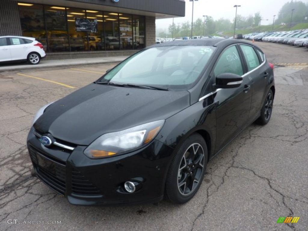 2012 Focus Titanium 5-Door - Tuxedo Black Metallic / Tuscany Red Leather photo #8