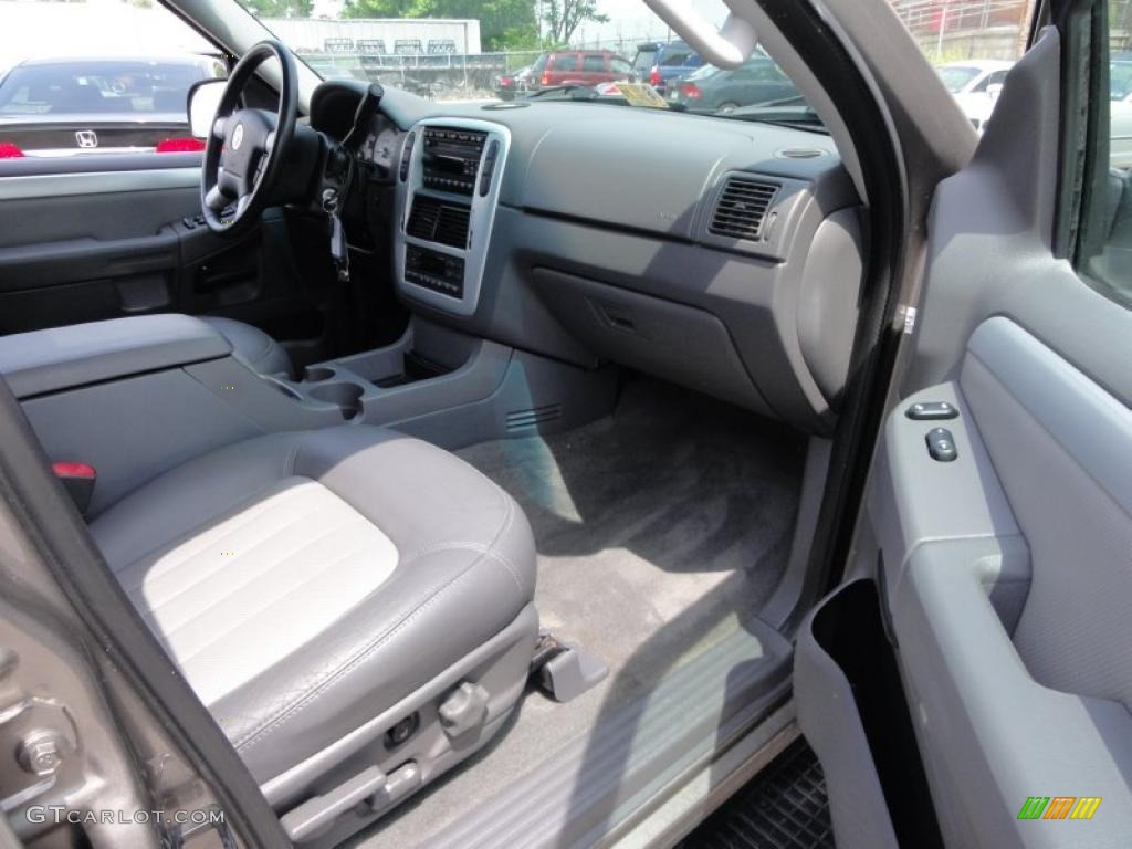 Medium Dark Parchment Interior 2002 Mercury Mountaineer AWD Photo #49619548