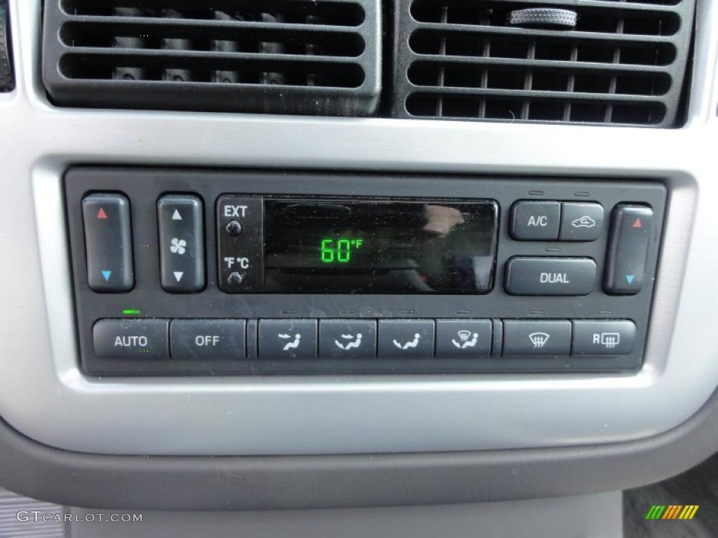 2002 Mercury Mountaineer AWD Controls Photo #49619956