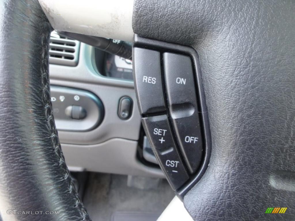 2002 Mercury Mountaineer AWD Controls Photo #49620046