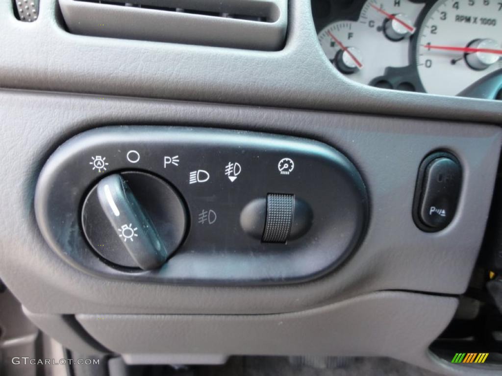 2002 Mercury Mountaineer AWD Controls Photo #49620061