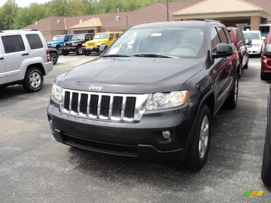 2011 Grand Cherokee Laredo X Package 4x4 - Brilliant Black Crystal Pearl / Dark Graystone/Medium Graystone photo #1