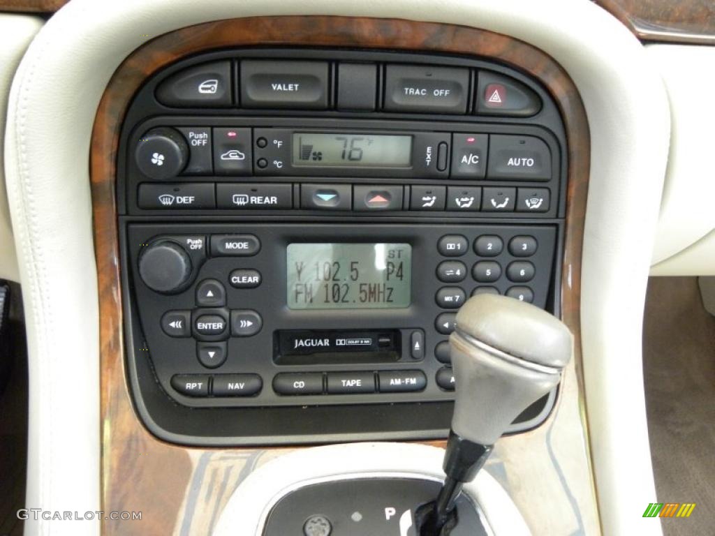 2001 Jaguar XJ XJ8 Controls Photo #49627963