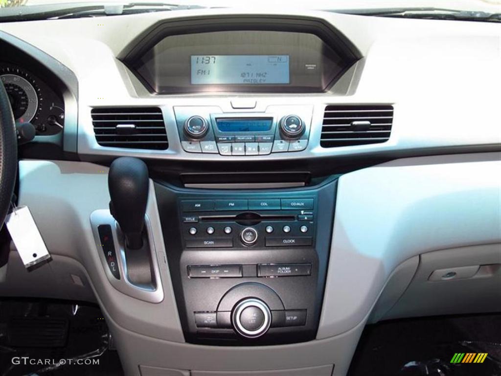 2011 Honda Odyssey EX Controls Photo #49628848