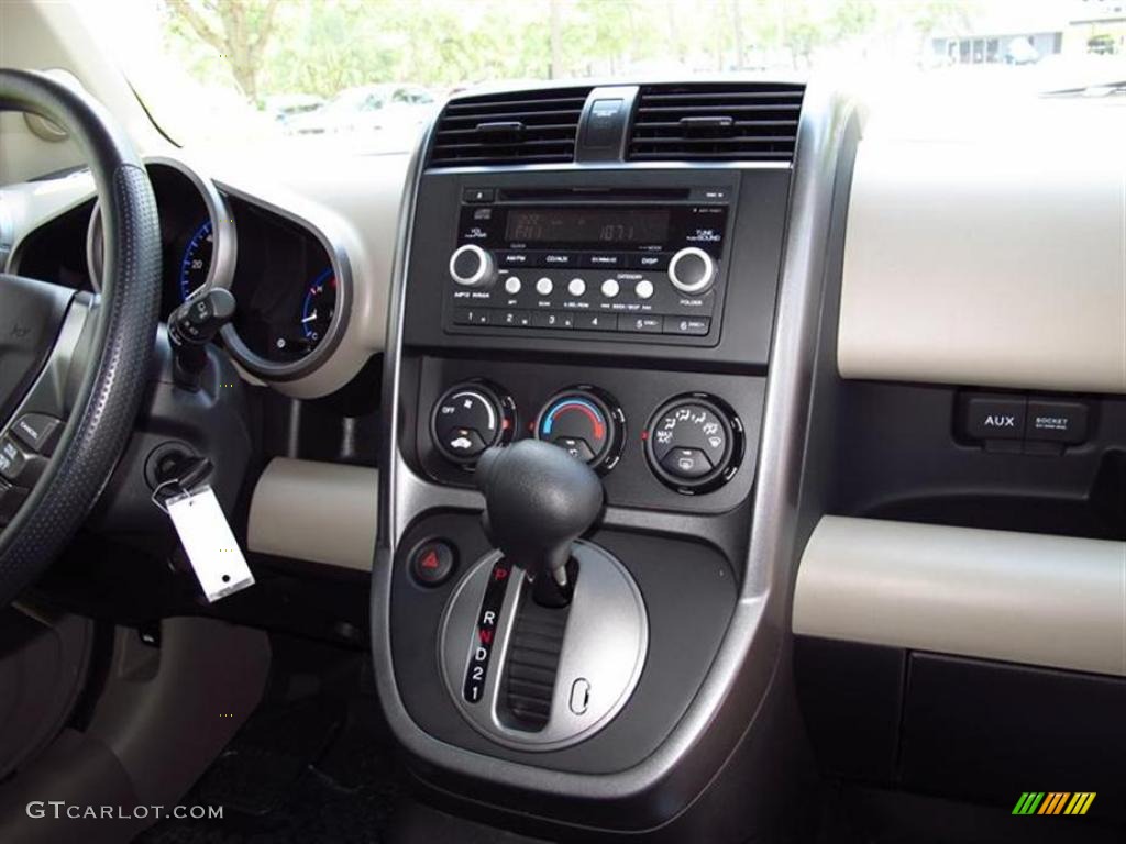 2011 Honda Element EX Controls Photo #49628998