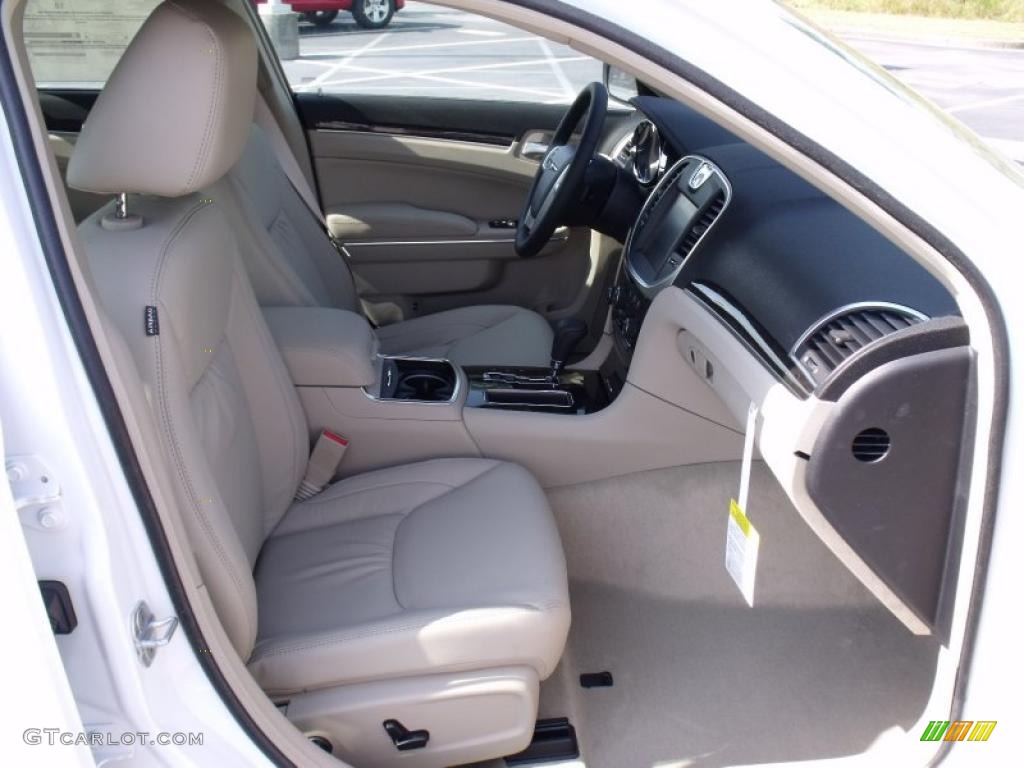 Black/Light Frost Beige Interior 2011 Chrysler 300 Limited Photo #49630634