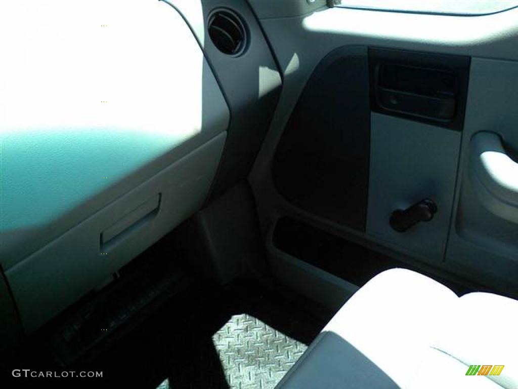 2007 F150 XL Regular Cab 4x4 - Fleet Green / Medium Flint photo #11