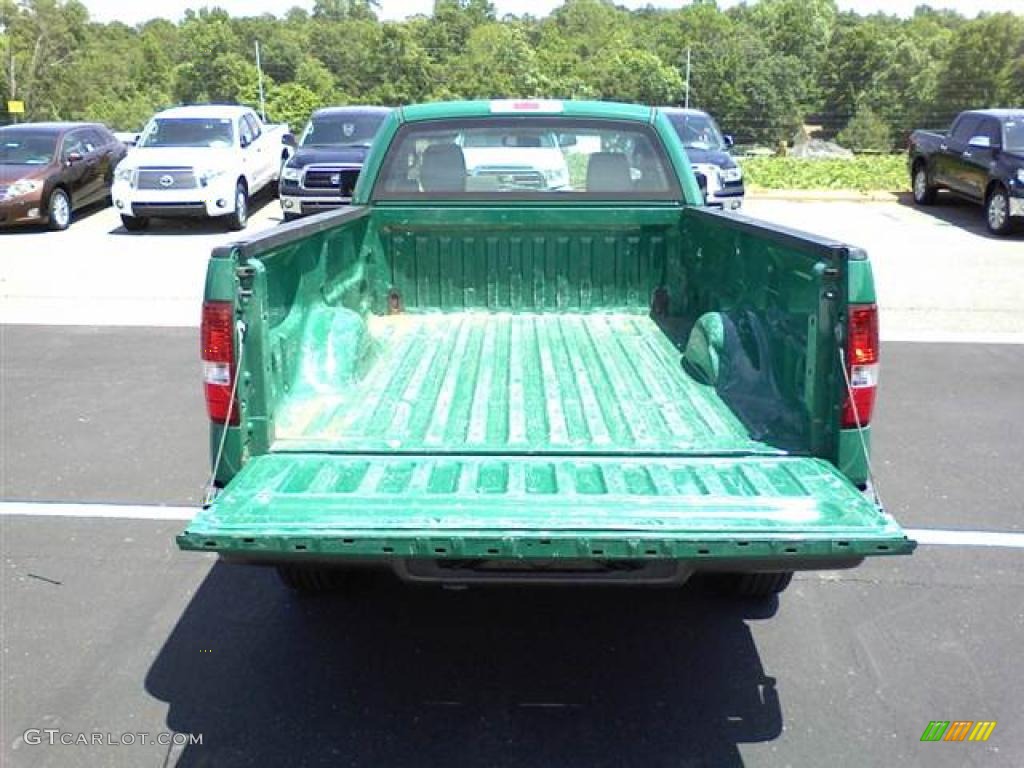 2007 F150 XL Regular Cab 4x4 - Fleet Green / Medium Flint photo #15
