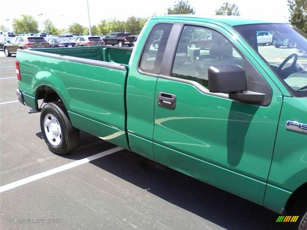 2007 F150 XL Regular Cab 4x4 - Fleet Green / Medium Flint photo #21