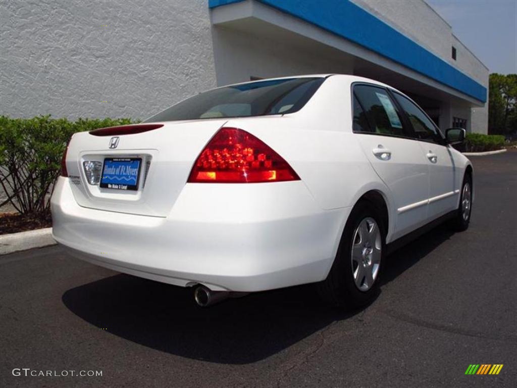 2007 Accord LX Sedan - Taffeta White / Ivory photo #3