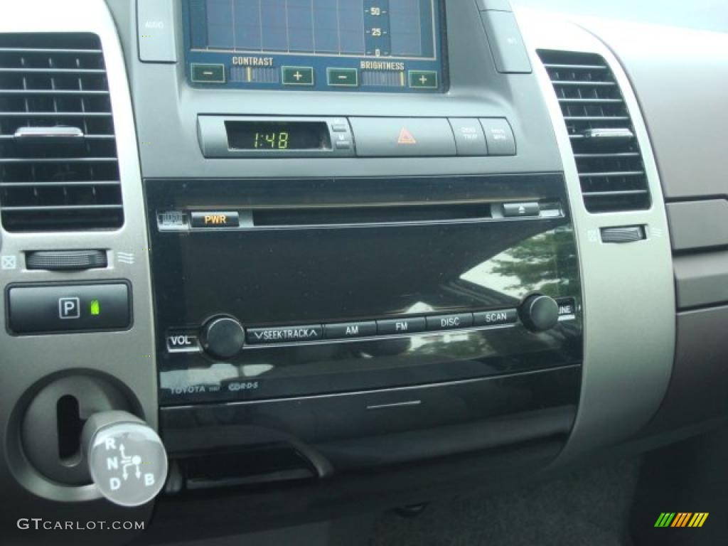 2004 Toyota Prius Hybrid Controls Photos