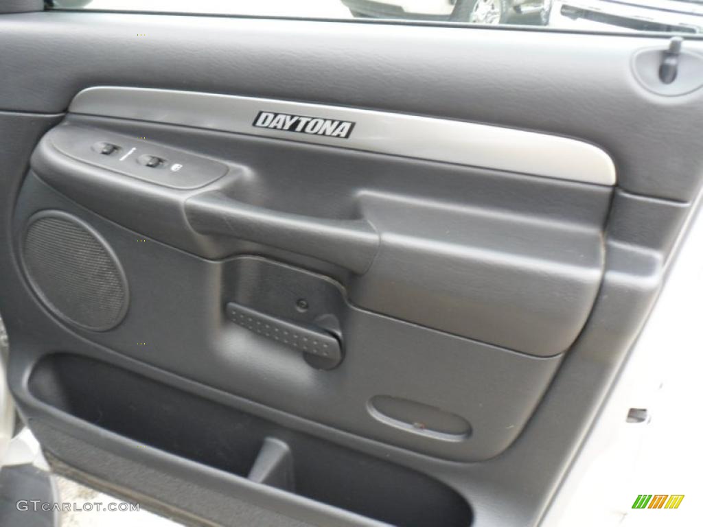 2005 Ram 1500 SLT Daytona Quad Cab 4x4 - Bright Silver Metallic / Dark Slate Gray photo #20