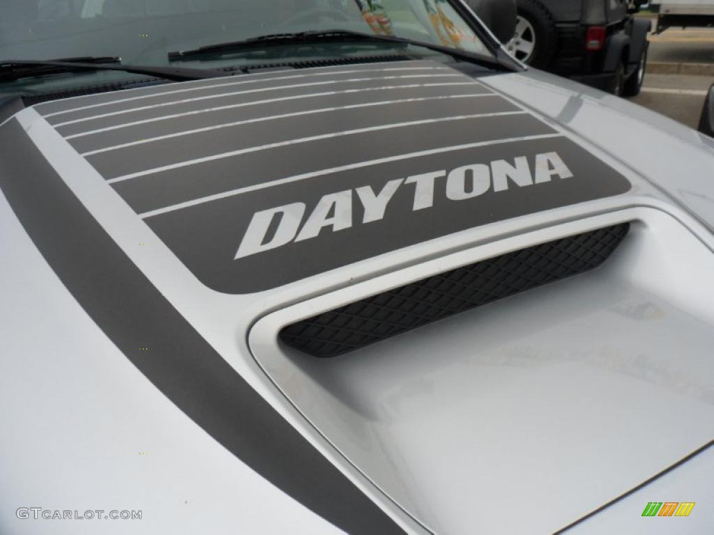 2005 Ram 1500 SLT Daytona Quad Cab 4x4 - Bright Silver Metallic / Dark Slate Gray photo #21