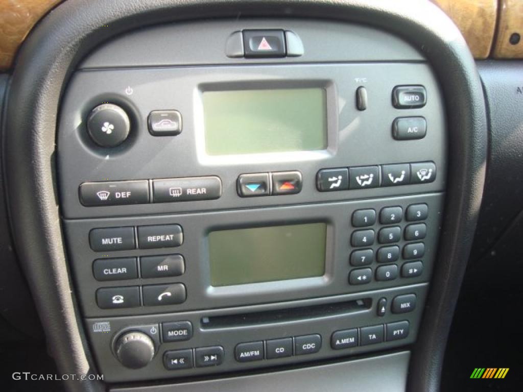 2004 Jaguar X-Type 2.5 Controls Photo #49637216