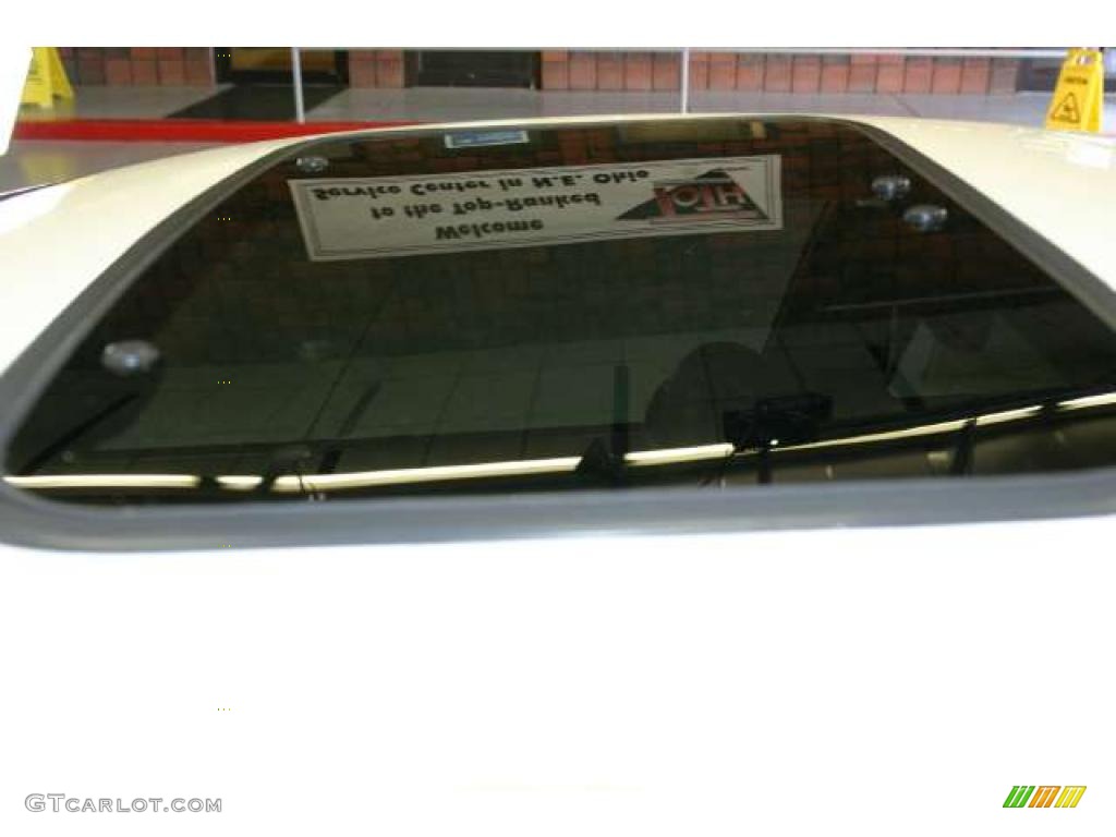 2001 Sunfire SE Coupe - Arctic White / Graphite photo #13
