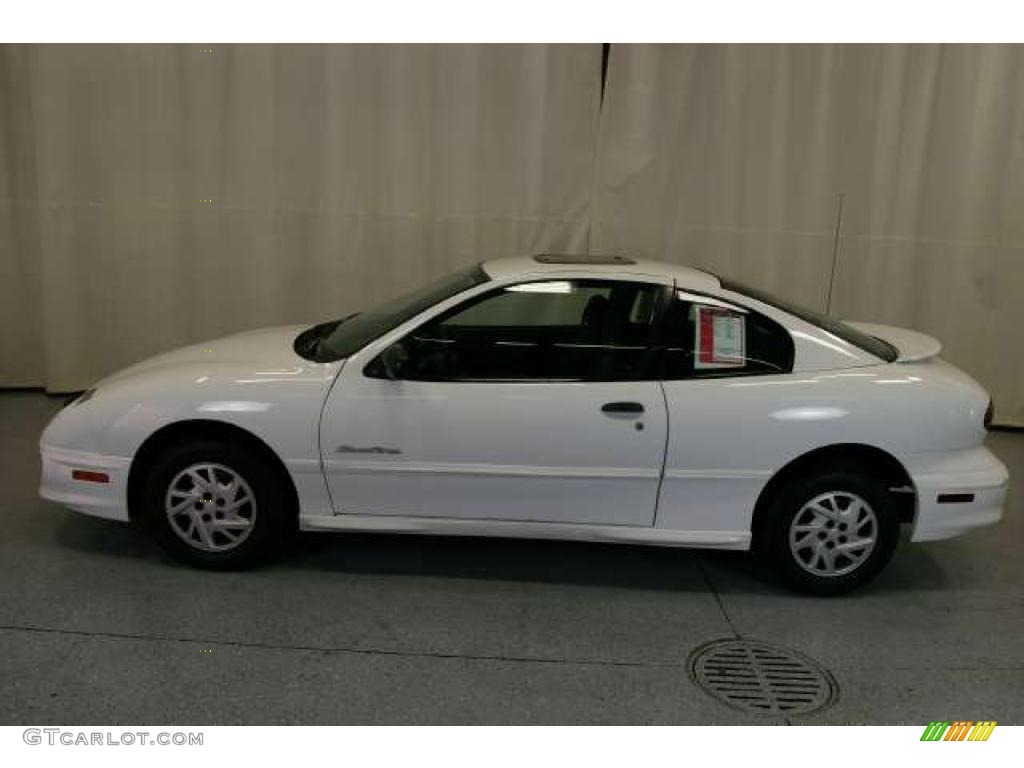 2001 Sunfire SE Coupe - Arctic White / Graphite photo #15