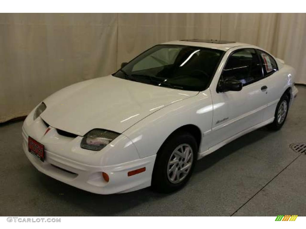 2001 Sunfire SE Coupe - Arctic White / Graphite photo #16