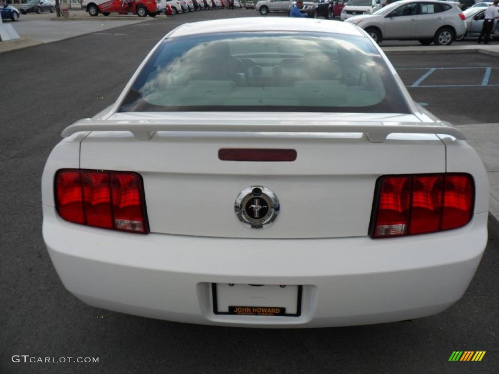 2006 Mustang V6 Premium Coupe - Performance White / Light Graphite photo #8
