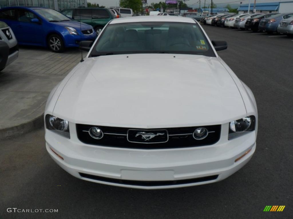 2006 Mustang V6 Premium Coupe - Performance White / Light Graphite photo #11