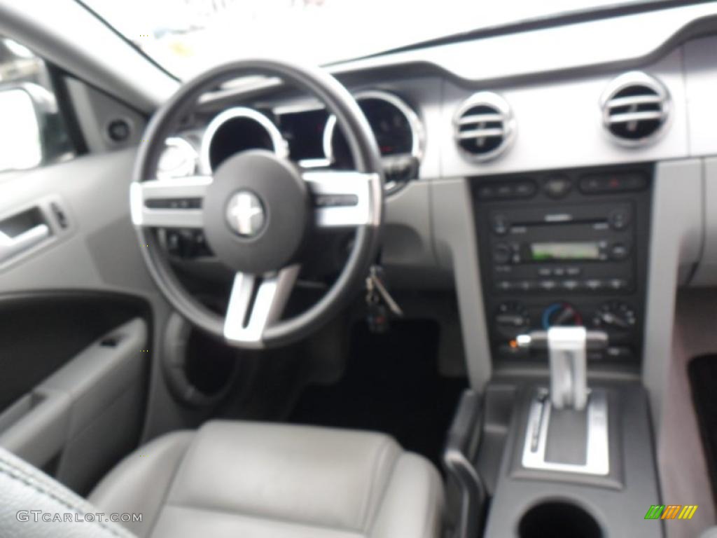2006 Mustang V6 Premium Coupe - Performance White / Light Graphite photo #15