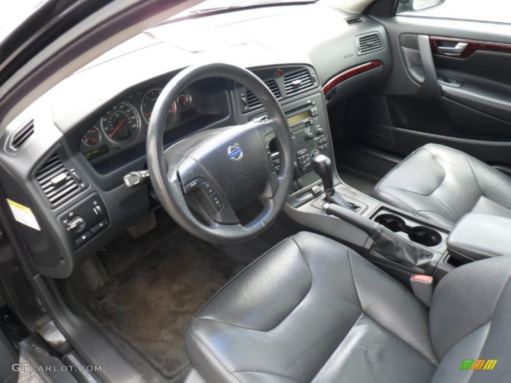 Graphite Interior 2004 Volvo V70 2.4 Photo #49645148