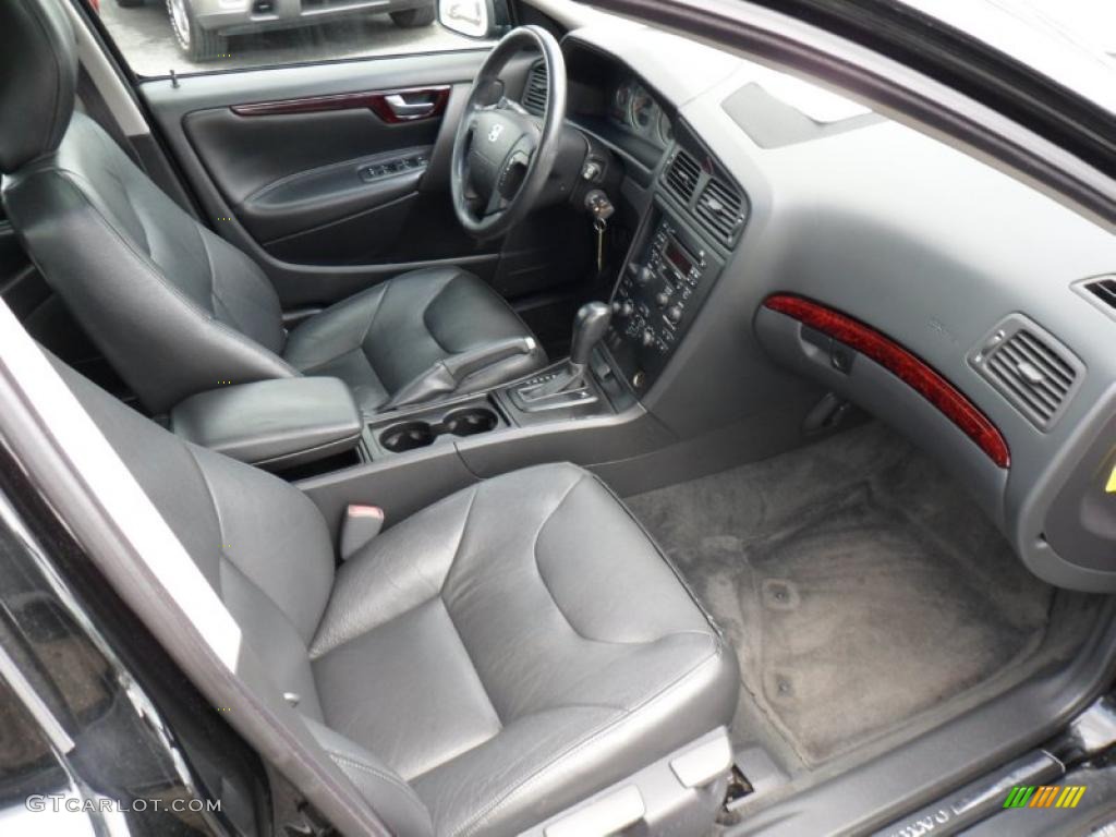 Graphite Interior 2004 Volvo V70 2.4 Photo #49645247