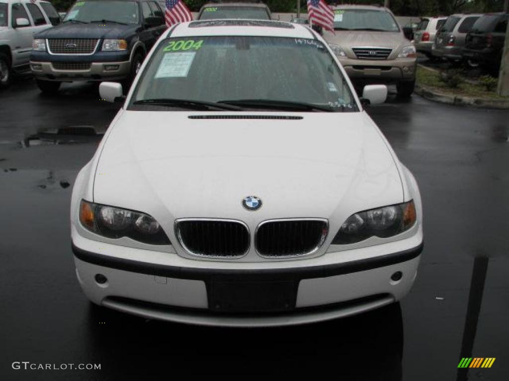 2004 3 Series 325i Sedan - Alpine White / Sand photo #2