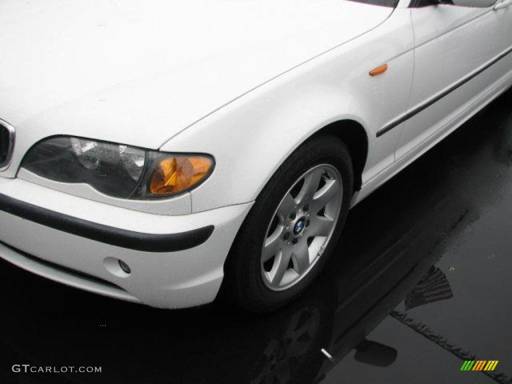 2004 3 Series 325i Sedan - Alpine White / Sand photo #3