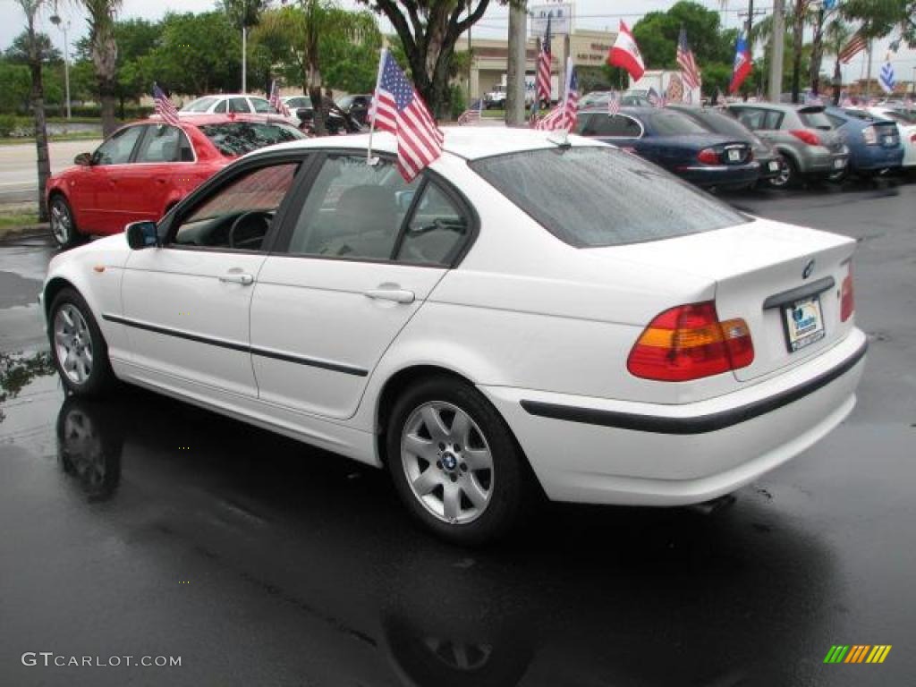 2004 3 Series 325i Sedan - Alpine White / Sand photo #6