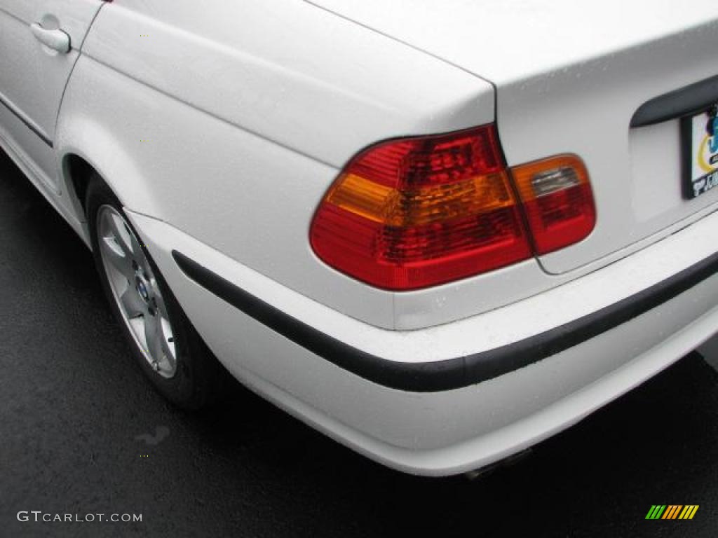 2004 3 Series 325i Sedan - Alpine White / Sand photo #7