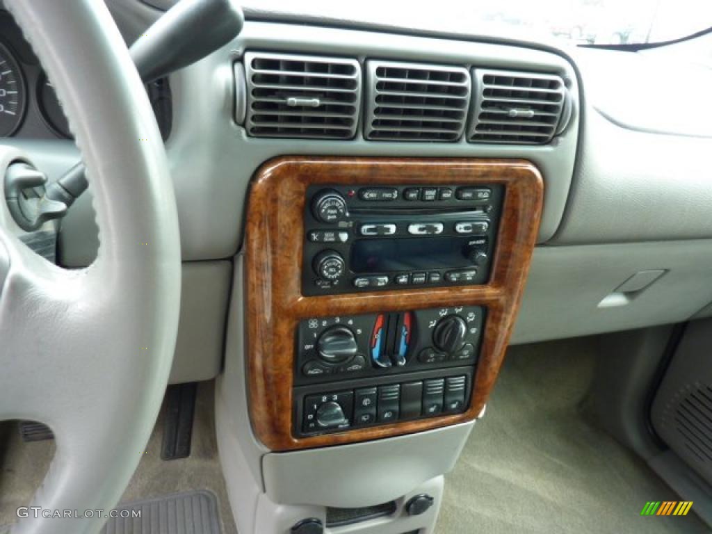 2003 Oldsmobile Silhouette Premiere AWD Controls Photo #49647554