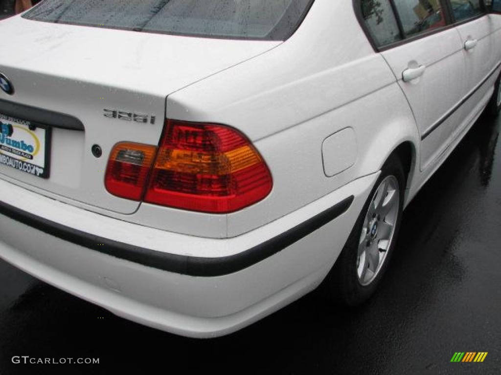 2004 3 Series 325i Sedan - Alpine White / Sand photo #9