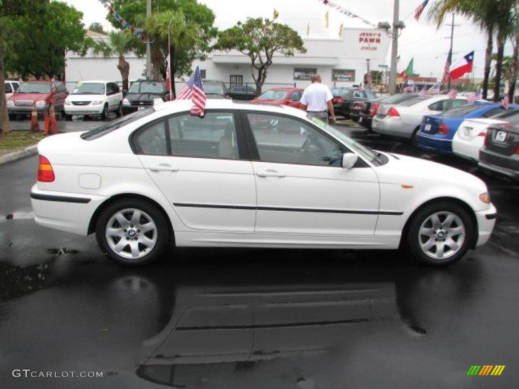 2004 3 Series 325i Sedan - Alpine White / Sand photo #11
