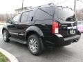 Super Black - Pathfinder LE 4x4 Photo No. 5
