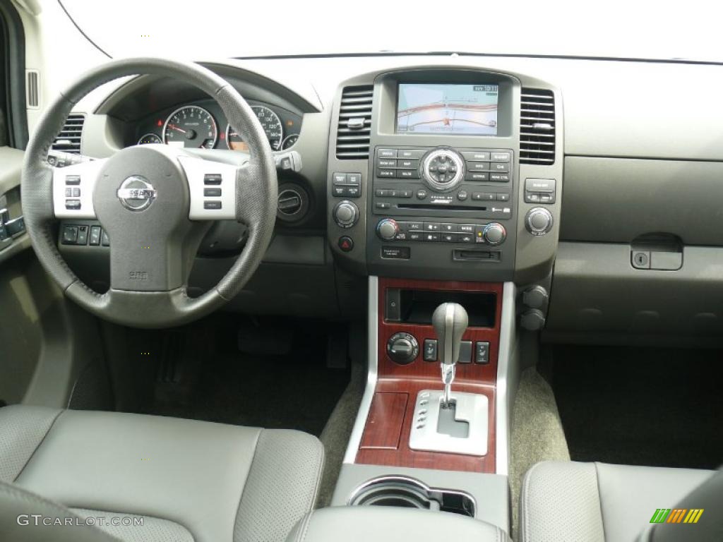 2011 Nissan Pathfinder LE 4x4 Dashboard Photos