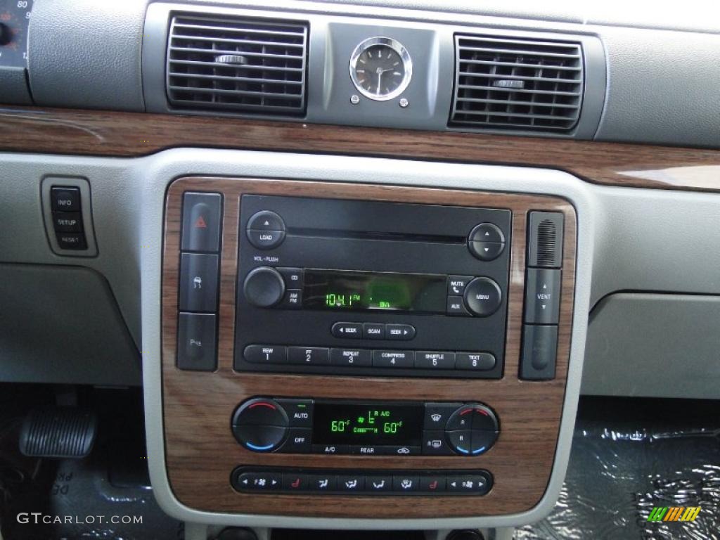 2004 Ford Freestar Limited Controls Photo #49648556