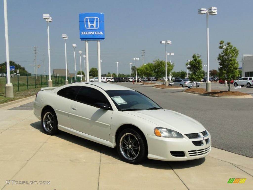 2004 Stratus SXT Coupe - Satin White Pearlcoat / Taupe photo #2