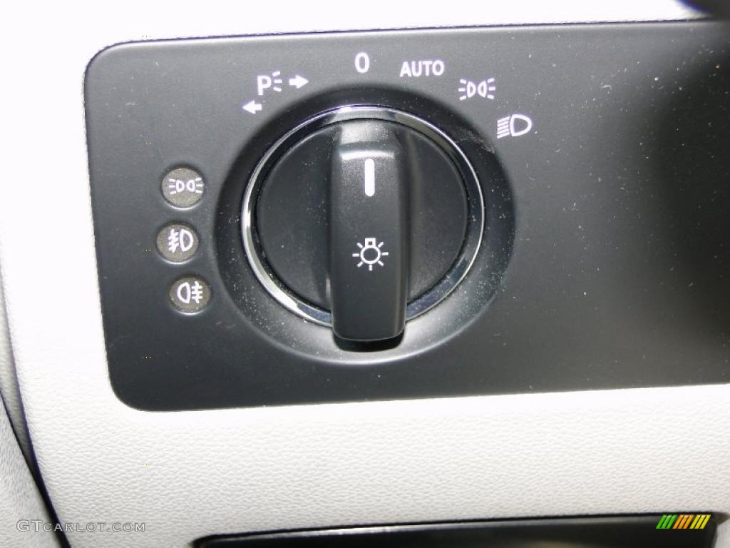 2010 Mercedes-Benz R 350 4Matic Controls Photo #49651578