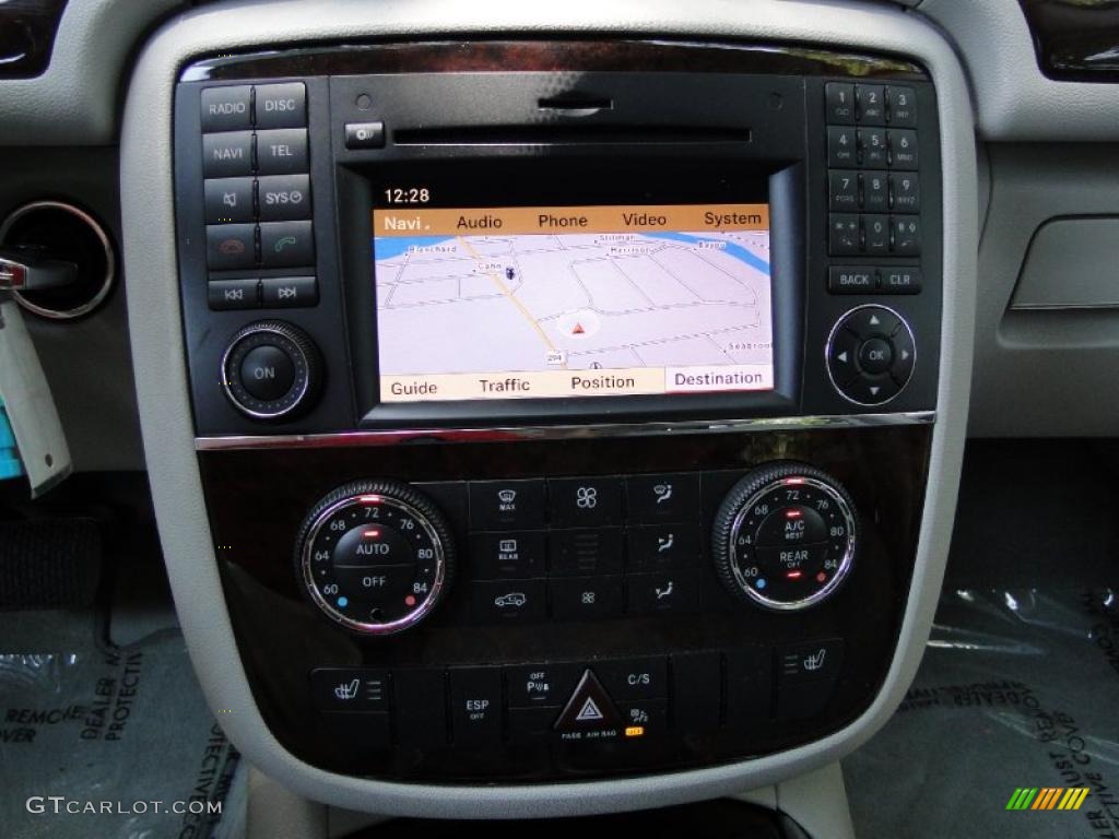 2010 Mercedes-Benz R 350 4Matic Controls Photo #49651647