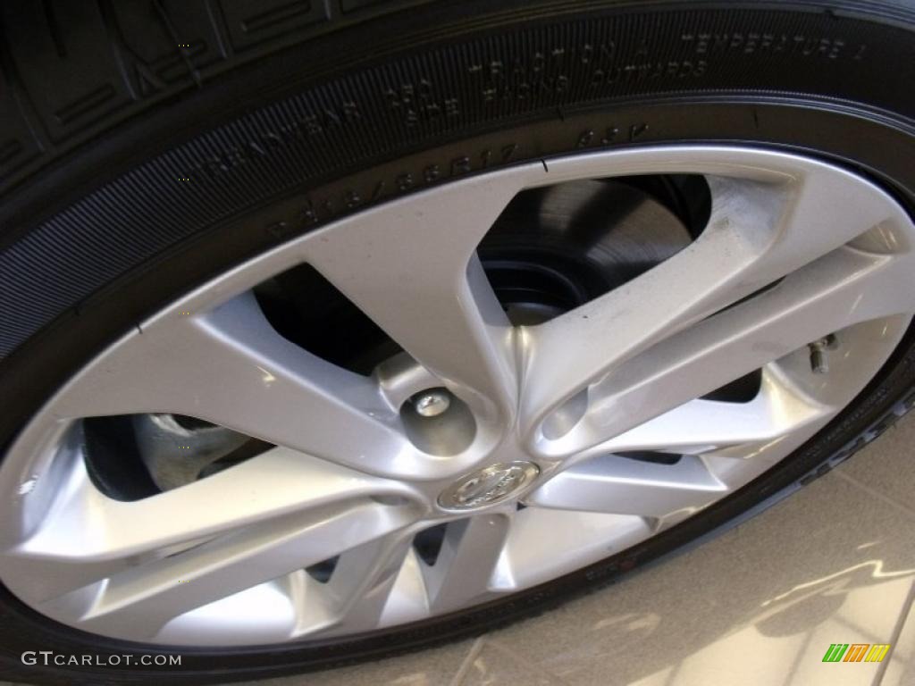 2011 Juke S - Metallic Bronze / Black/Silver Trim photo #8
