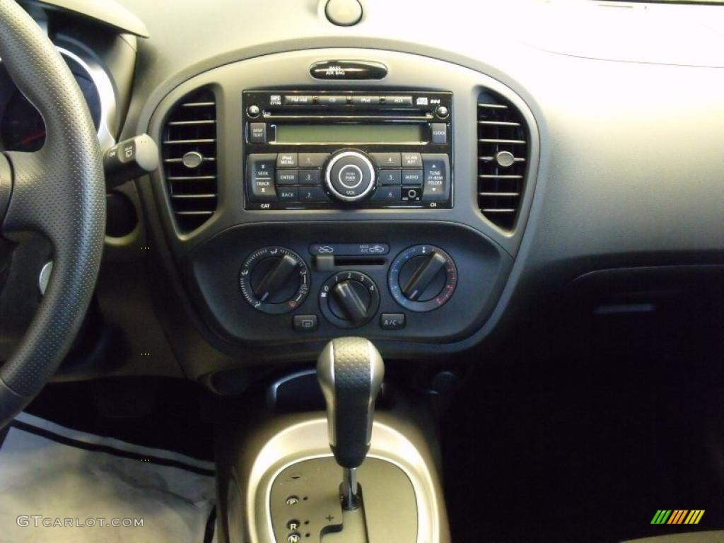 2011 Juke S - Metallic Bronze / Black/Silver Trim photo #13