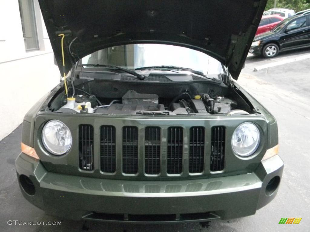 2009 Patriot Sport 4x4 - Jeep Green Metallic / Light Pebble Beige photo #9