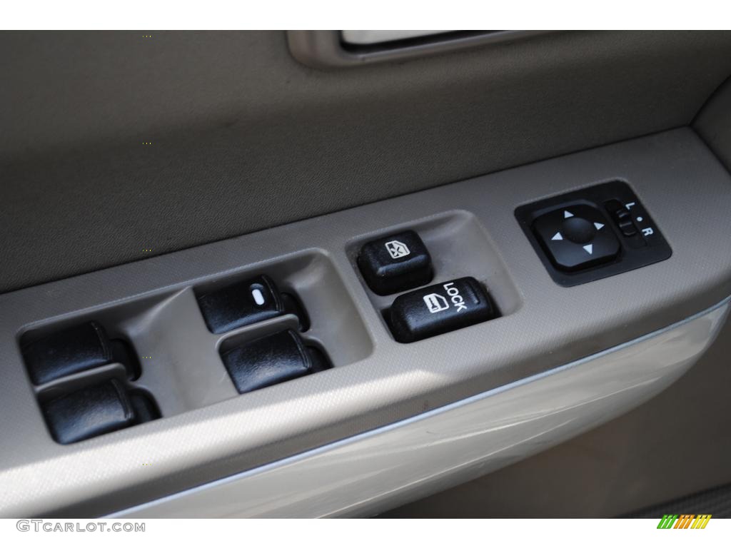 2006 Mitsubishi Endeavor LS AWD Controls Photo #49661472